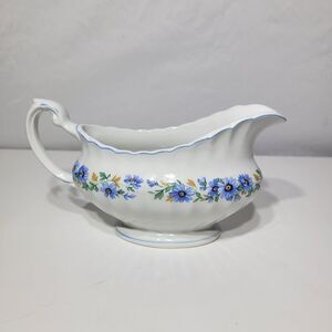 J and G Meakin of‎ England Classic White Fluted Ceramic Gravy Boat